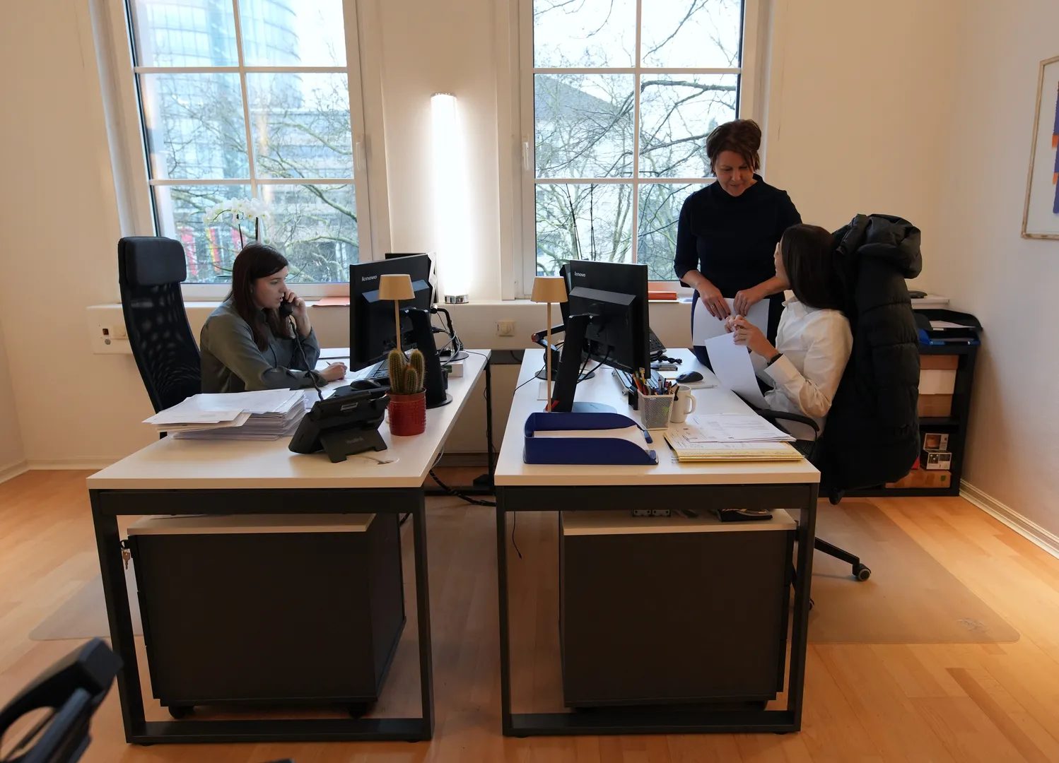 Mitarbeiterinnen der Kanzlei im Backoffice
